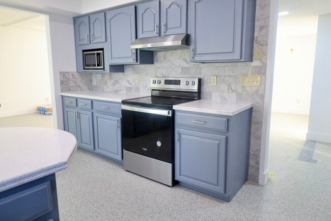 Building Photo - 13815 Good Life Rd