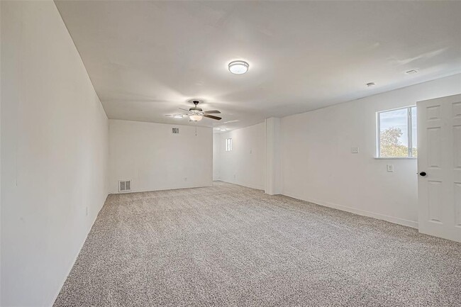 Building Photo - 4104 Scenic Dr