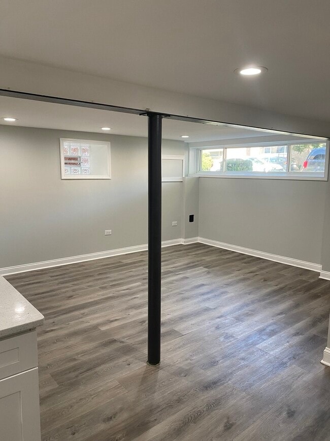 Building Photo - 5530 N Mango Ave