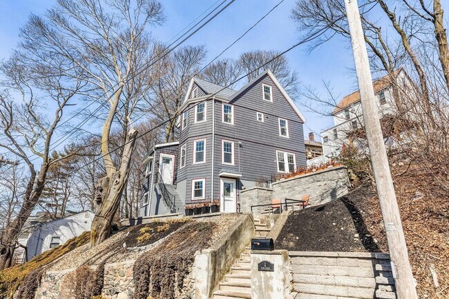 Building Photo - 2 Deane Ave