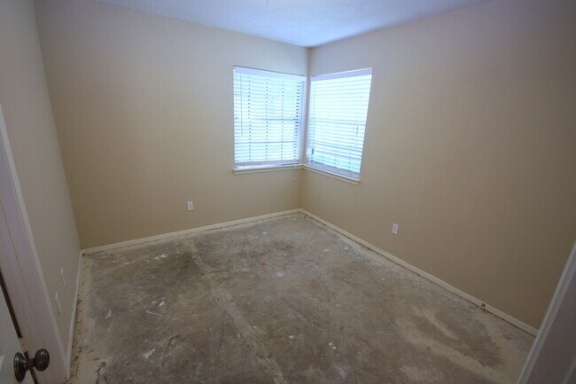Building Photo - 22511 Braken Manor Ln