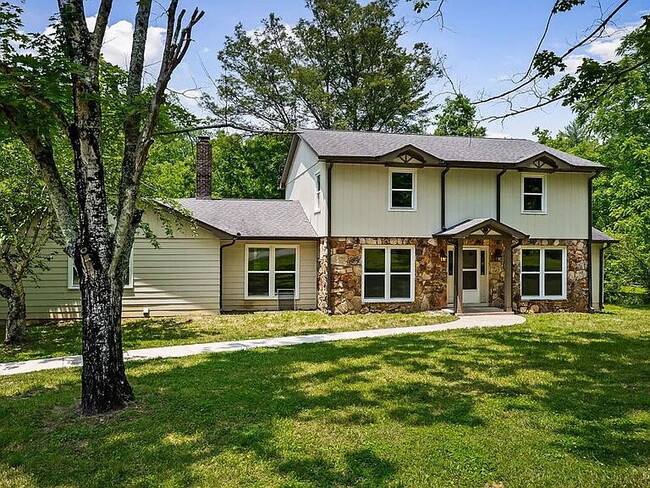 Building Photo - 1409 Robert Ln