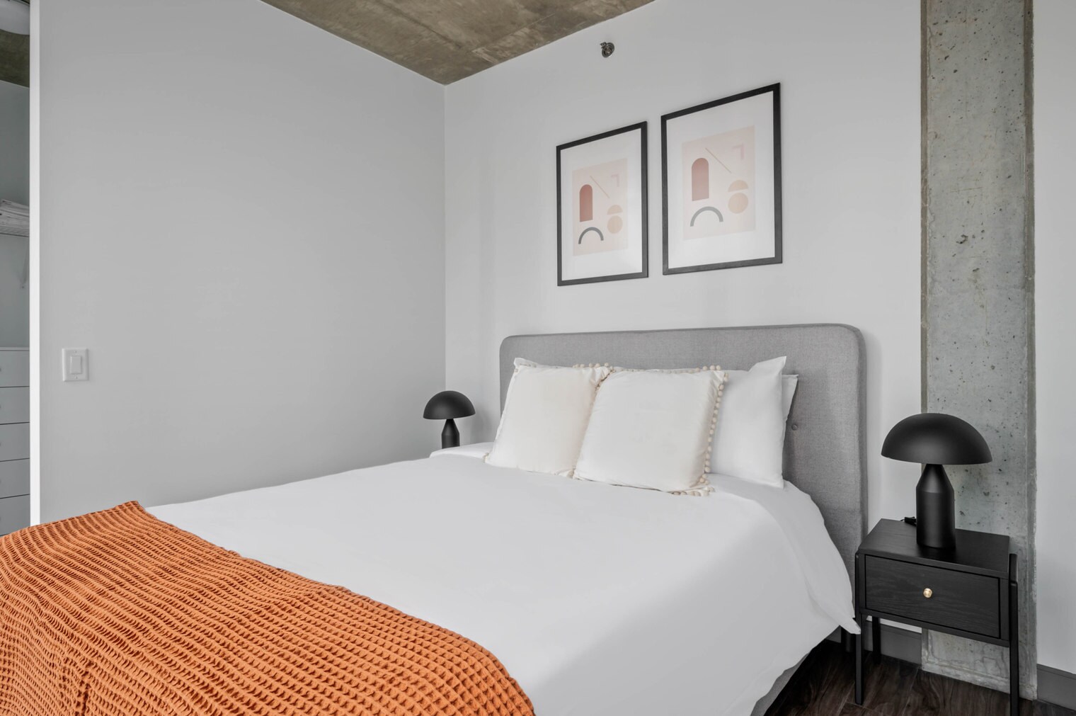 Building Photo - 215 W Lake St