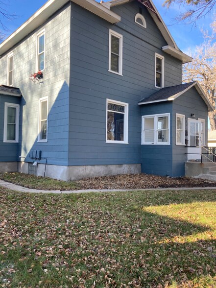 Building Photo - 912 5th St SW