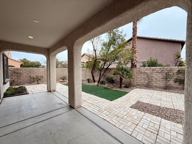 Building Photo - 3/BD 2.5/BA Home in Gated Community with S...