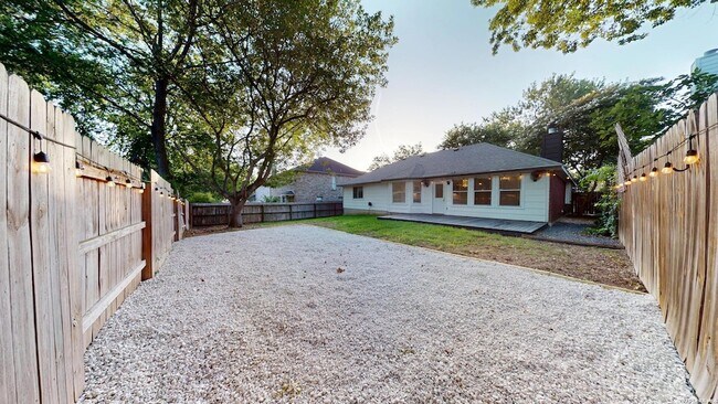 Building Photo - 1009 Crimson Cove Dr