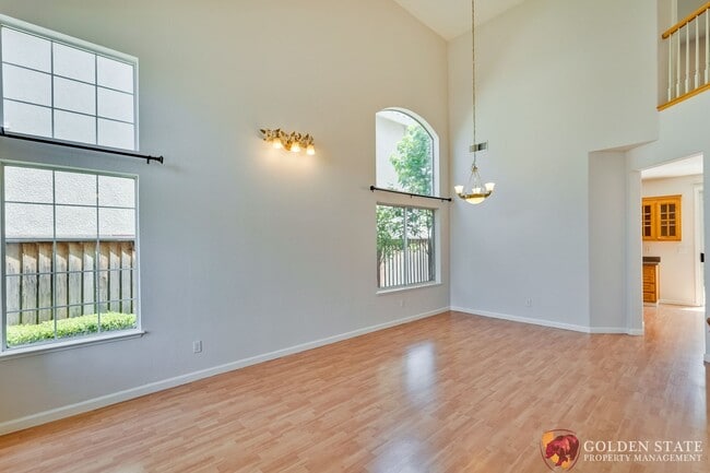 Building Photo - Comfort & Convenience in Santa Clara – Fre...