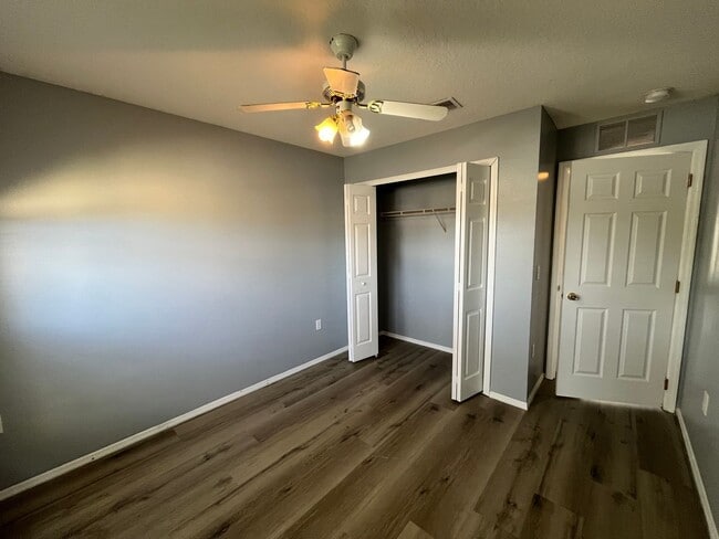 Building Photo - 2304 Hickory Pine St