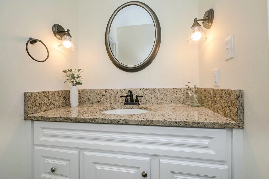 Building Photo - 2926 Arrowhead Dr