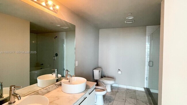 Building Photo - 888 Biscayne Blvd