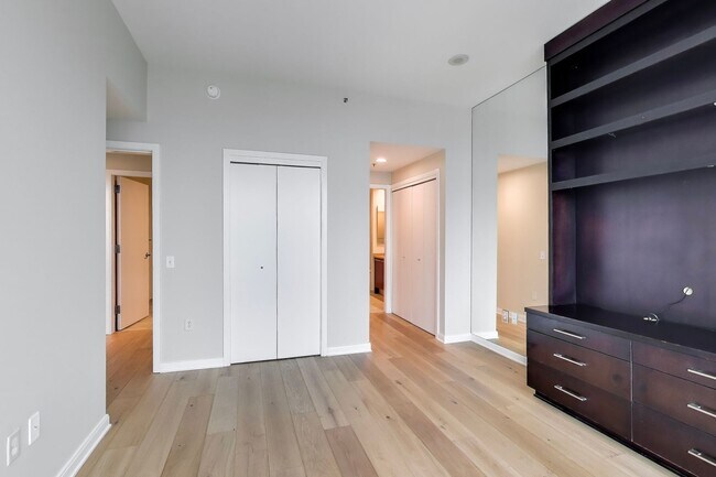 Building Photo - Luxury High-Rise Living | Stunning Bay Bridge Views from the 31st Floor