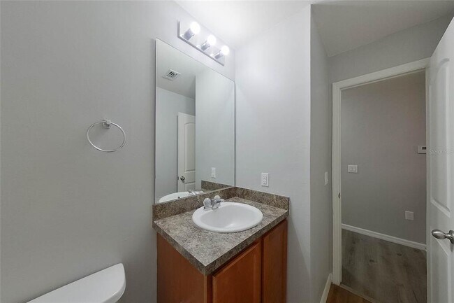 Building Photo - 2103 Roosevelt Ave