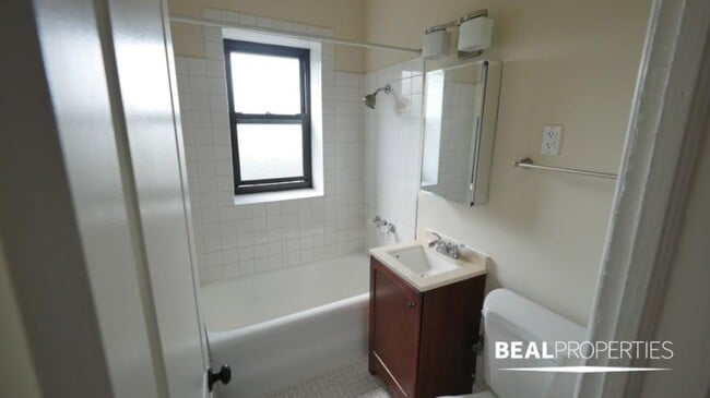 Building Photo - 0 bedroom in CHICAGO IL 60640