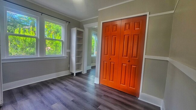 Building Photo - Charming 3-Bedroom Craftsman in Prime Seat...