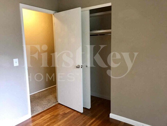 Building Photo - 1983 Greenheath Dr