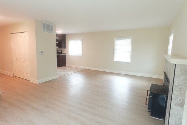 Building Photo - 3743 Country Club Ave