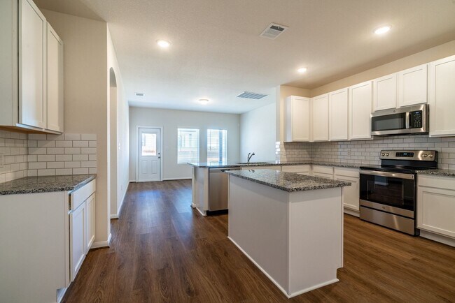 Building Photo - 612 LT Rusty Dr