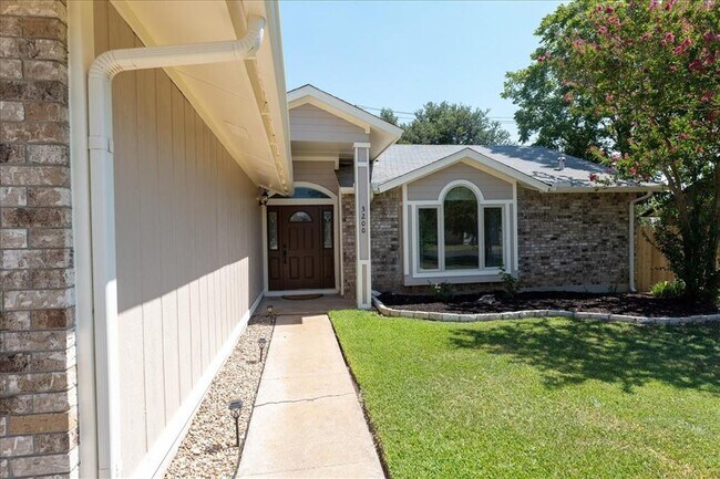 Building Photo - 3200 Red Bay Dr