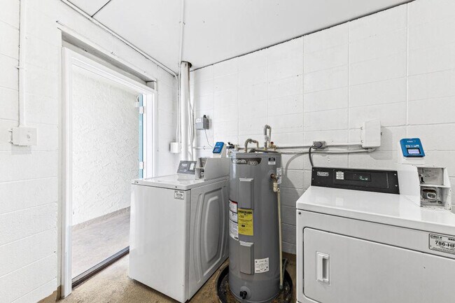 Building Photo - 667 Nautilus Ct