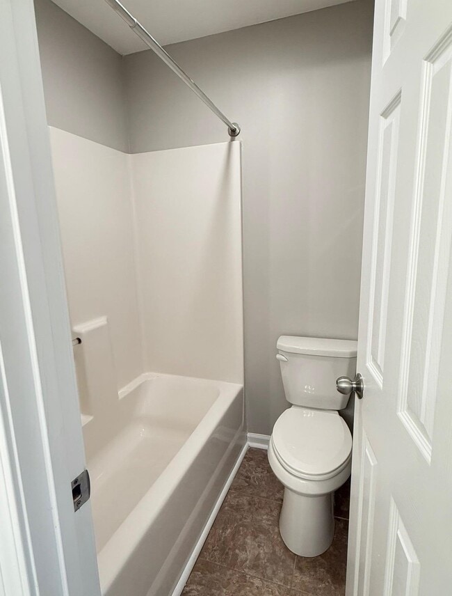 Building Photo - 517 White River Dr