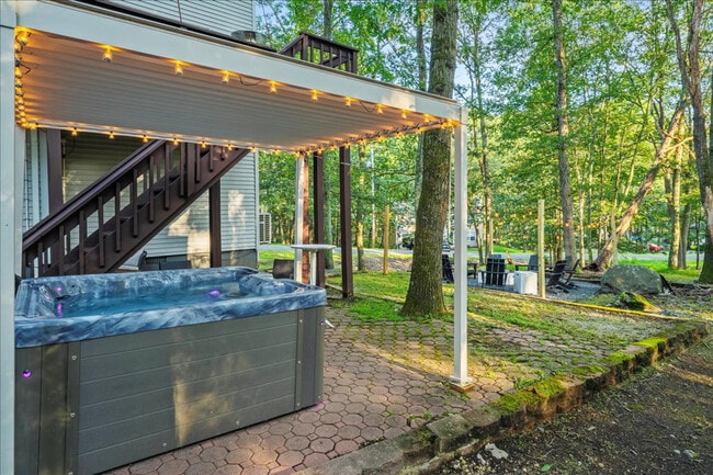 Building Photo - 1825 Jennifer Dr