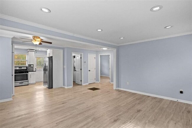 Building Photo - 701 Daniel Ave