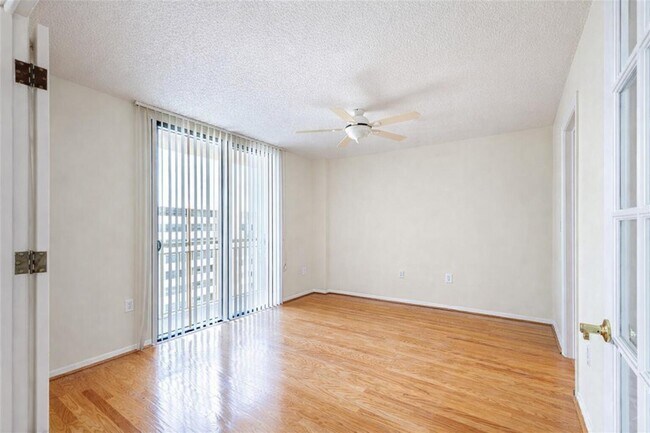 Building Photo - 3100 NE 48th St