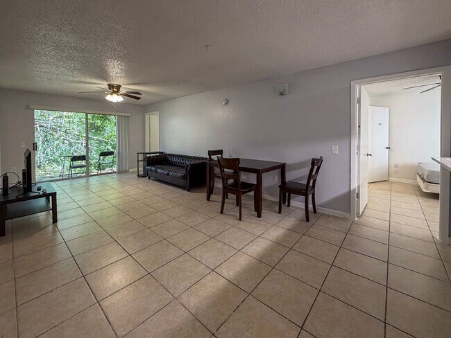 Building Photo - 4BR/4BA Condo off SW 34th Street - available NOW!