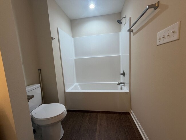 Building Photo - New Home! 4/2!