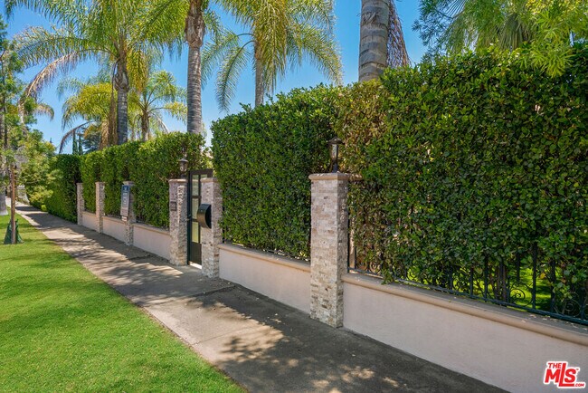 Building Photo - 13454 Chandler Blvd