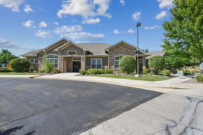 Building Photo - Updated 2 Bedroom Condo in Erie