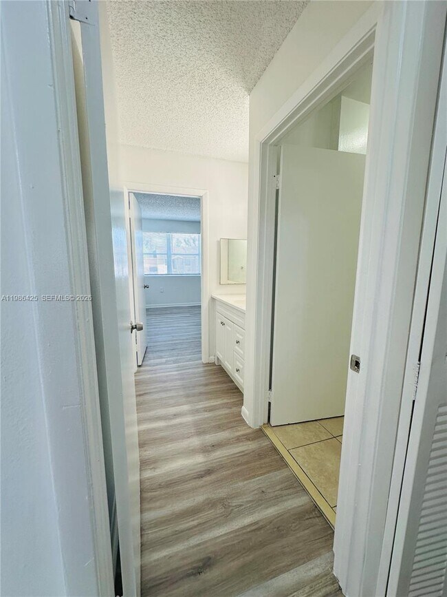 Building Photo - 8102 SW 21st Ct