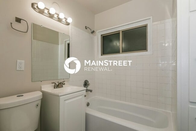 Building Photo - 3 Bedroom Pet-Friendly Home in Indianapolis, IN with Main Street Renewal