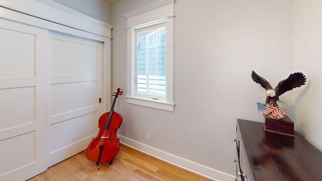 Building Photo - Spacious 3 Bed Coronado Home Available Unf...