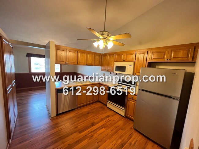 Building Photo - Split Level Townhouse Available May 1st on...