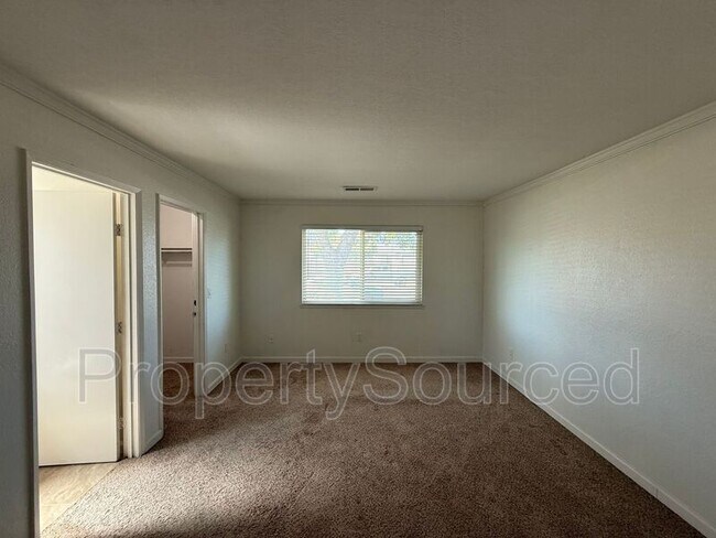 Building Photo - 856 Nottingham Dr