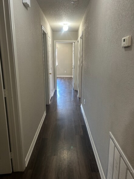 Building Photo - 928 Crepe Myrtle St