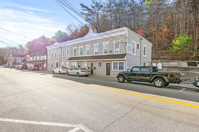 Building Photo - 547 White Mountain Hwy