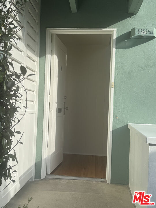 Building Photo - 5259 1/2 Village Green