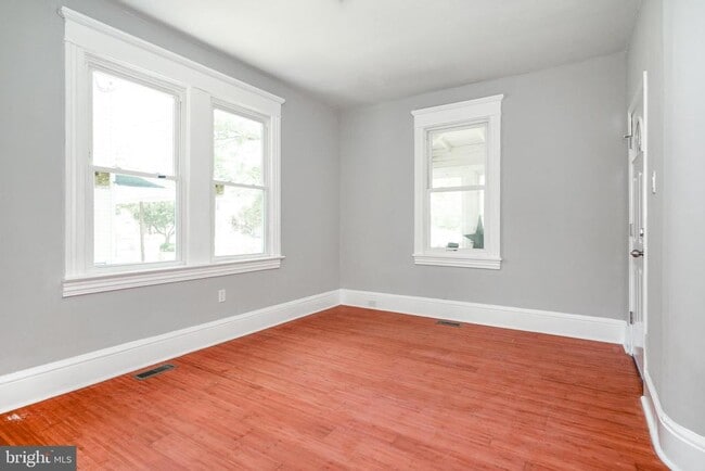 Building Photo - 505 Delaware Ave