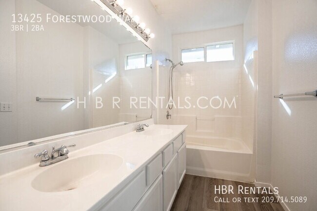 Building Photo - 13425 Forestwood Way