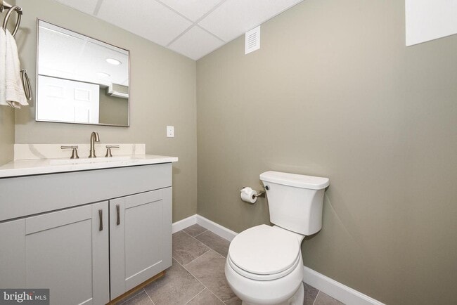 Building Photo - 127 Lark Dr