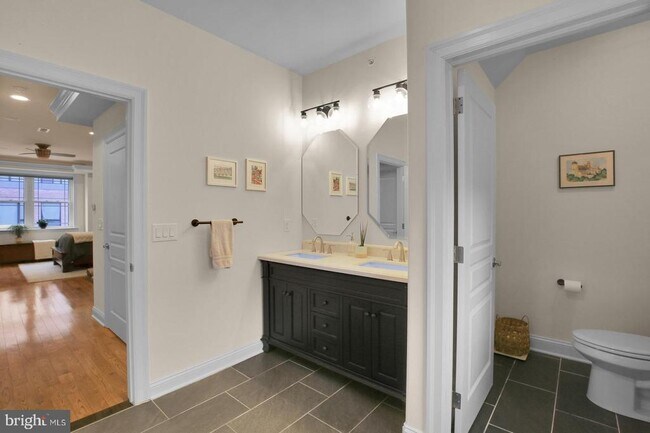 Building Photo - 1715 N Howard St