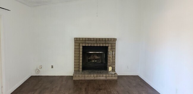 Building Photo - Trails at Scottsdale! Updated patio home with multiple patios