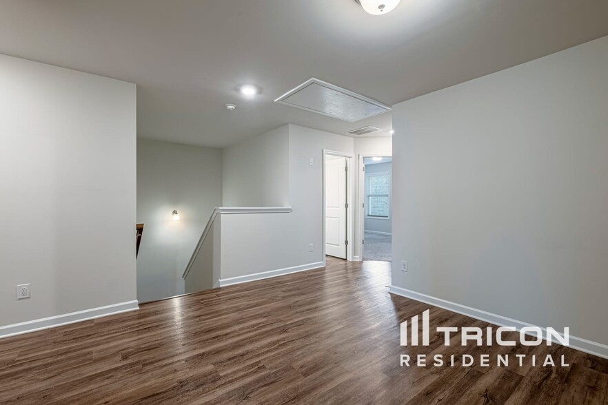 Building Photo - 1492 Silver Charm Ln