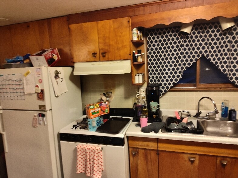 Building Photo - 301 Barr Elms Ave