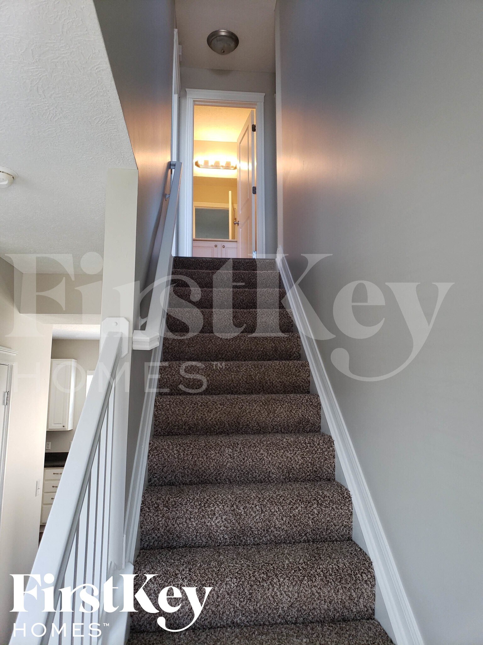 Building Photo - 1527 W Quail Run Dr