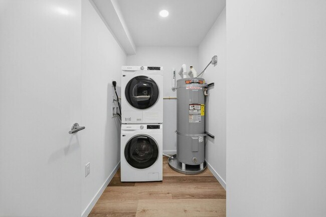 Building Photo - 1500 Rycroft St