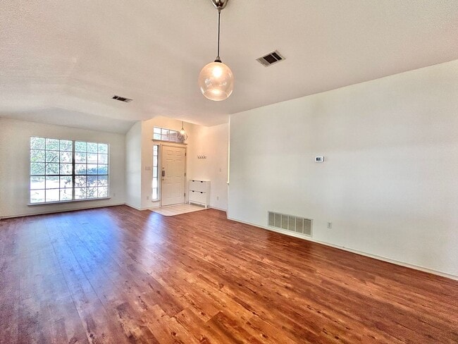 Building Photo - Charming 3/BR 2/BA Home with Covered Deck ...