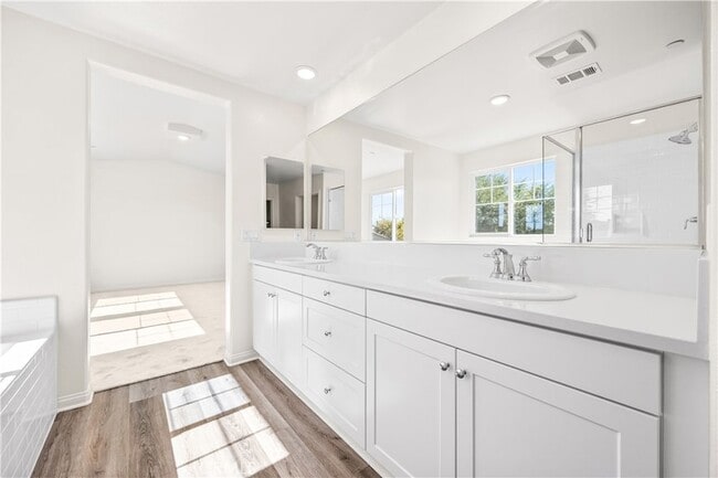 Building Photo - 12511 Ava Loma St